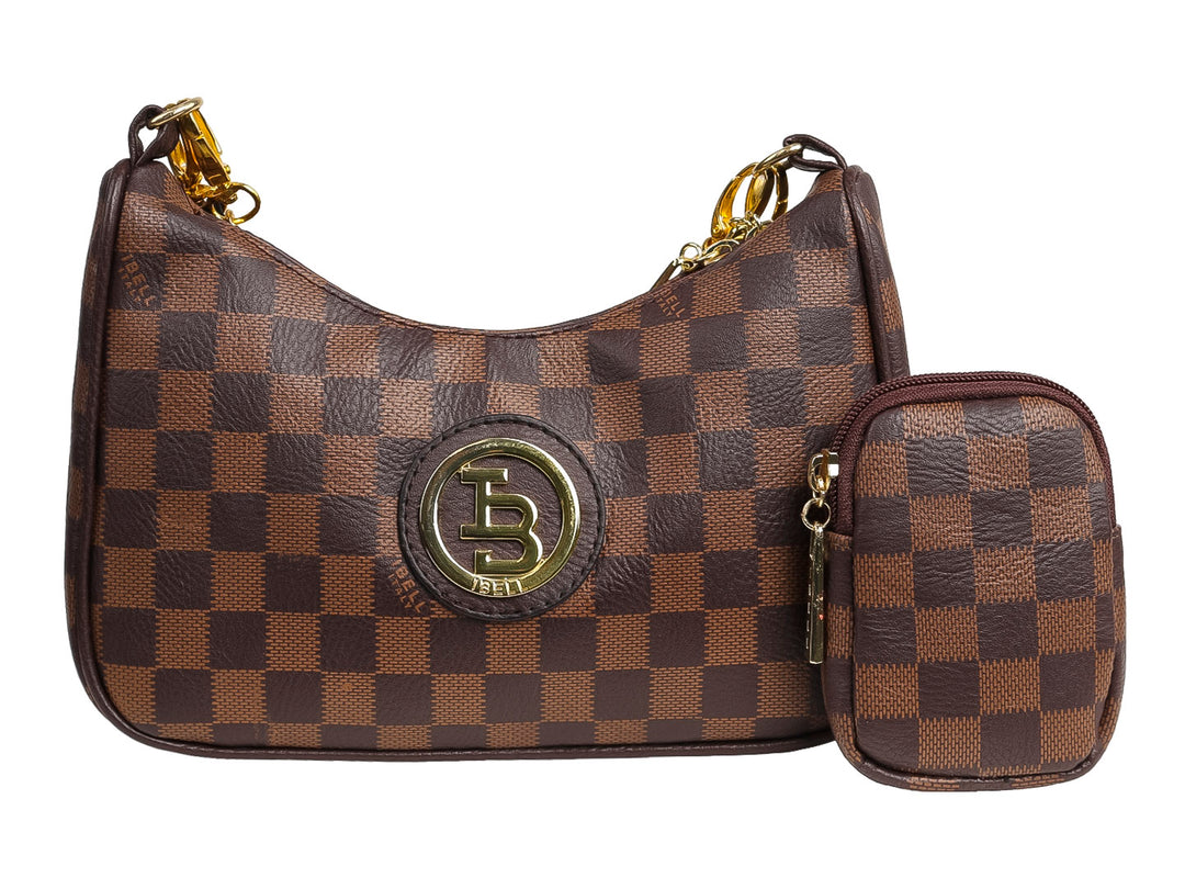 Set de bolsa de hombro y monedero a juego en color chocolate con estampado de cuadros y logo dorado central.