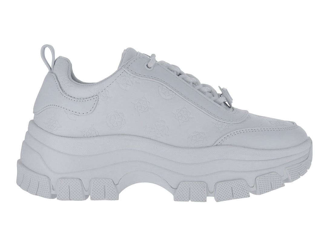 Tenis blancos de plataforma marca GUESS con suela gruesa y detalles en relieve sobre el material.