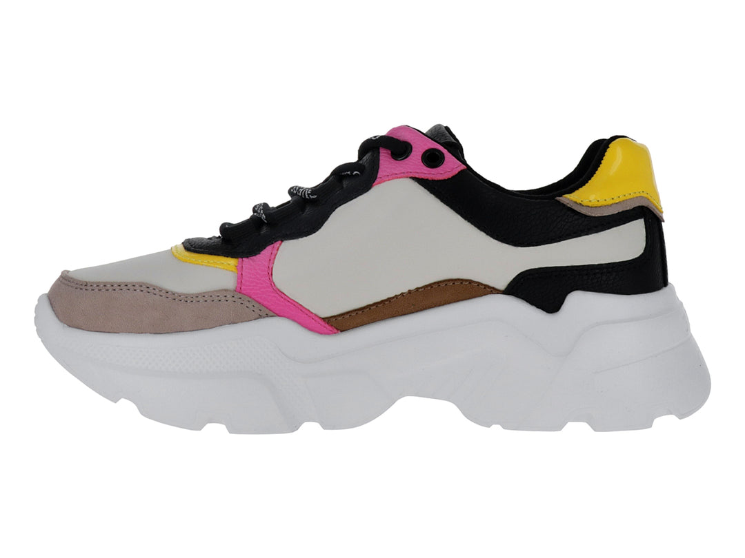 Tenis Guess GW Hallis color ivory con detalles multicolor y suela blanca de plataforma gruesa.