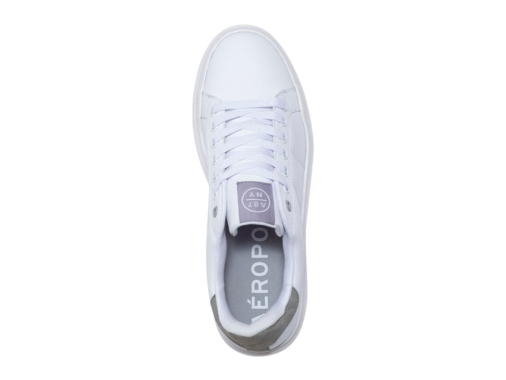 Tenis blancos de Aeropostale con detalles en gris y suela blanca.