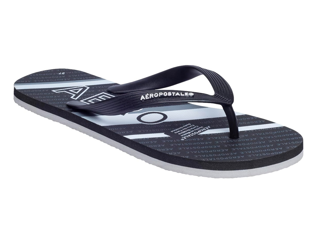 Sandalias negras y blancas de la marca Aeropostale con diseño de rayas y letras repetidas en la plantilla.