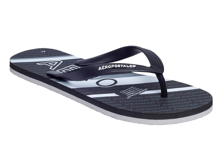 Sandalias negras y blancas de la marca Aeropostale con diseño de rayas y letras repetidas en la plantilla.