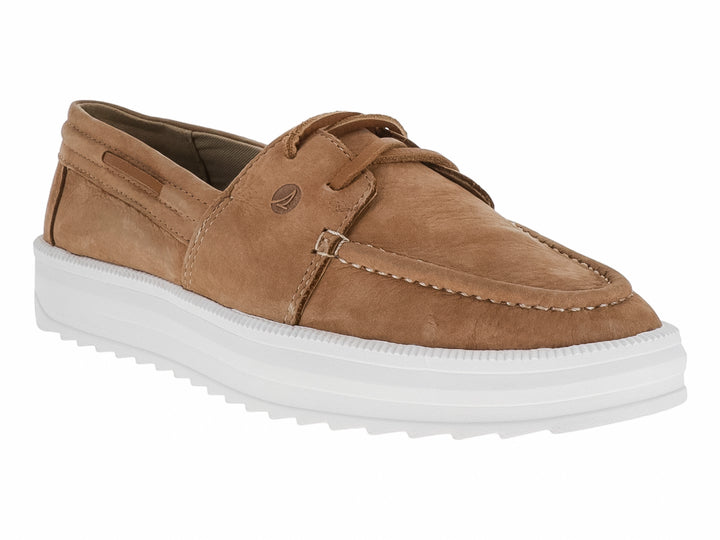 Zapato estilo mocasín Sperry en color tan con suela blanca gruesa y cordones decorativos.