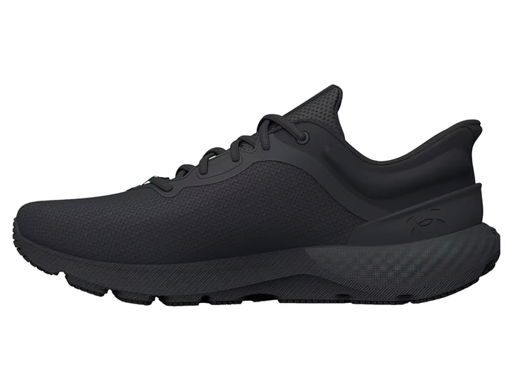 Tenis deportivos Under Armour Charged Escape 4 en color negro, vista lateral.