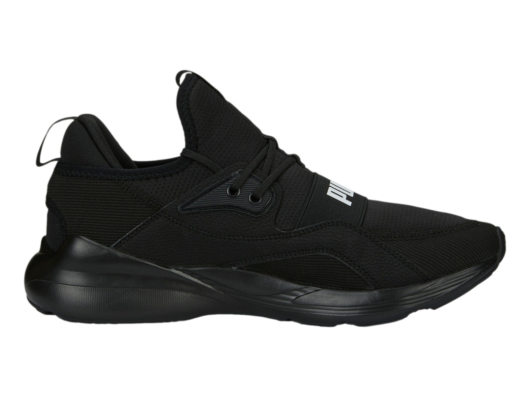 Tenis deportivo Puma en color negro con tejido de malla y suela robusta