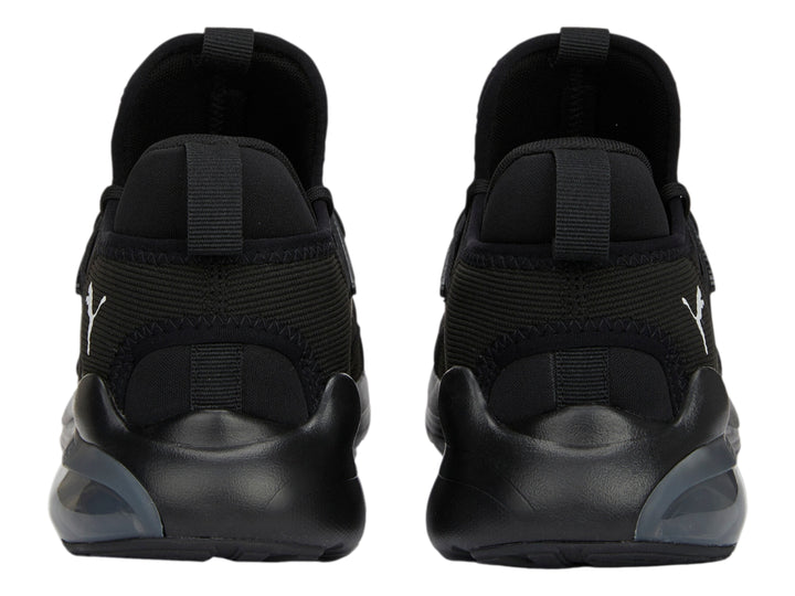 Tenis deportivo Puma en color negro con tejido de malla y suela robusta