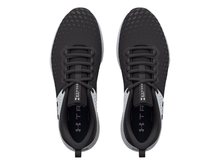 Tenis deportivos Under Armour Charged Engage 2 en color gris y blanco con suela texturizada.