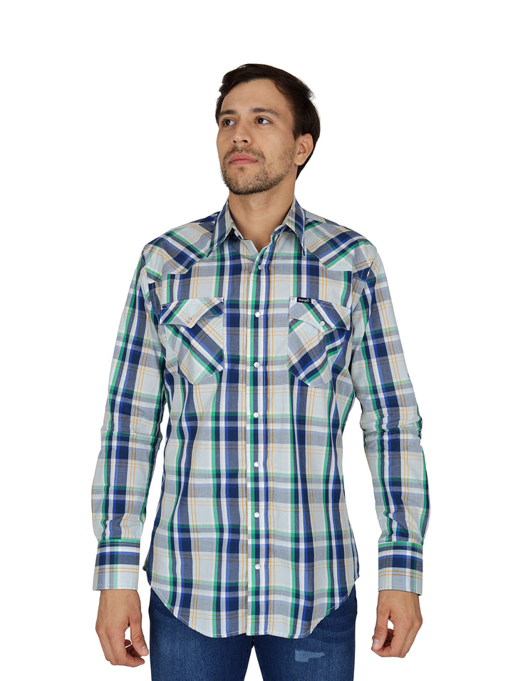 Camisa de manga larga Wrangler con estampado de cuadros en colores azul marino, verde y blanco.