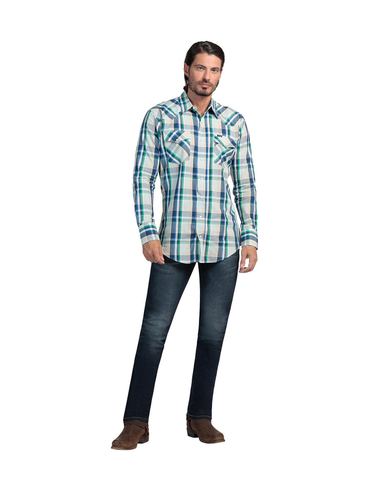 Camisa de manga larga Wrangler con estampado de cuadros en colores azul marino, verde y blanco.