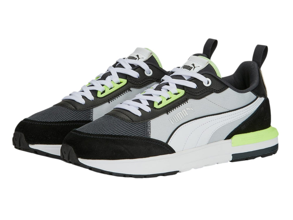 Tenis PUMA R22 en colores negro, gris y blanco con detalles en amarillo neón, vista lateral.