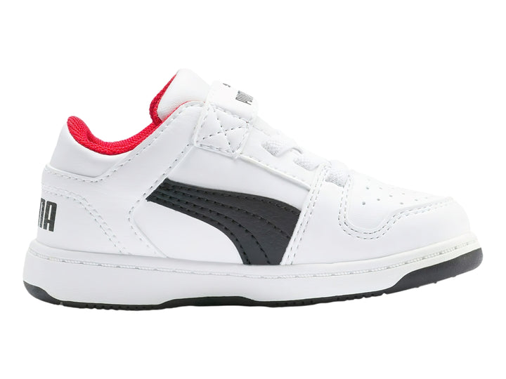 Tenis PUMA Rebound Layup Lo SL V para bebé en color blanco con franja negra y detalles internos en rojo.