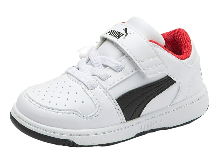 Tenis PUMA Rebound Layup Lo SL V para bebé en color blanco con franja negra y detalles internos en rojo.