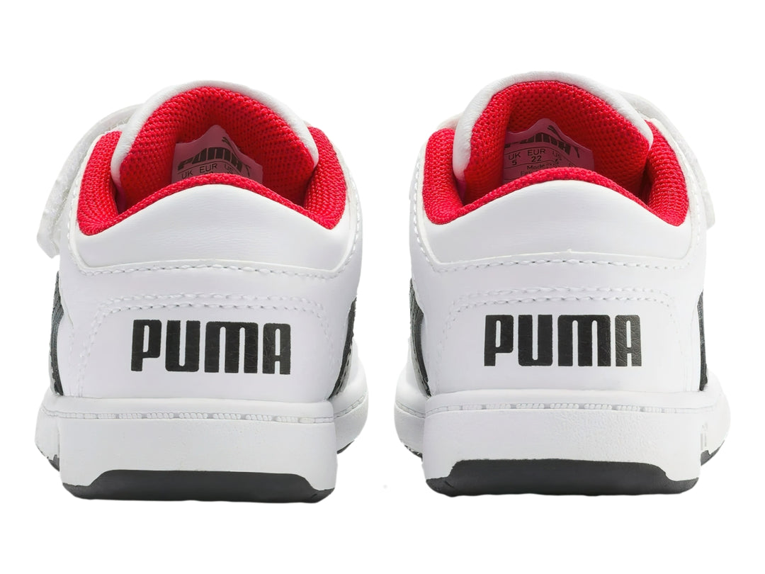Tenis PUMA Rebound Layup Lo SL V para bebé en color blanco con franja negra y detalles internos en rojo.
