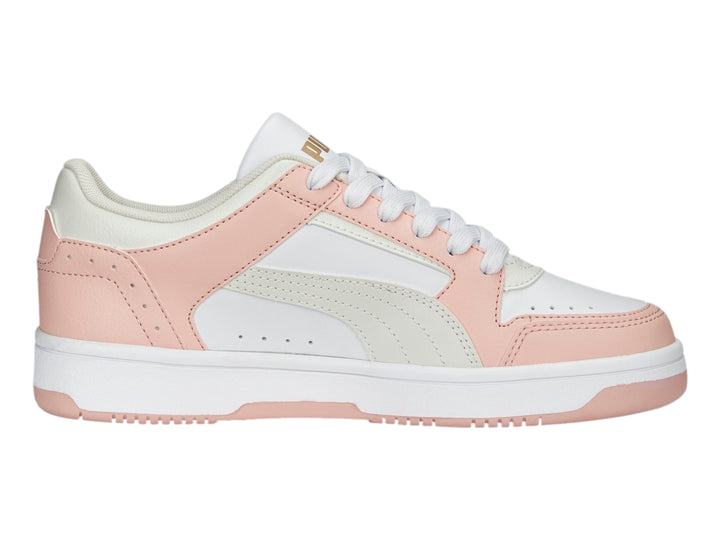 Tenis PUMA Rebound Joy Low en colores blanco y rosa pastel con suela blanca.