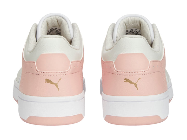 Tenis PUMA Rebound Joy Low en colores blanco y rosa pastel con suela blanca.