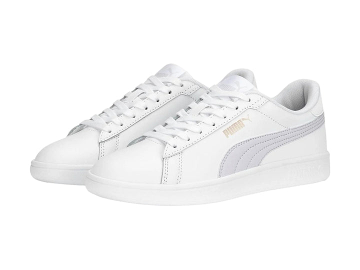 Tenis PUMA Smash 3.0 L color blanco con detalle lateral en gris lavanda.