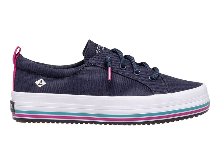 Zapato casual Sperry azul marino con suela blanca y detalles en rosa y turquesa.