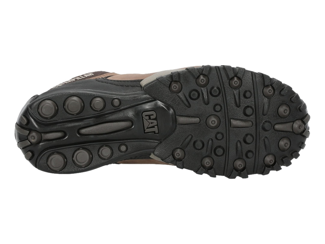 Bota de trabajo Caterpillar color marrón oscuro con refuerzos negros y suela antideslizante.