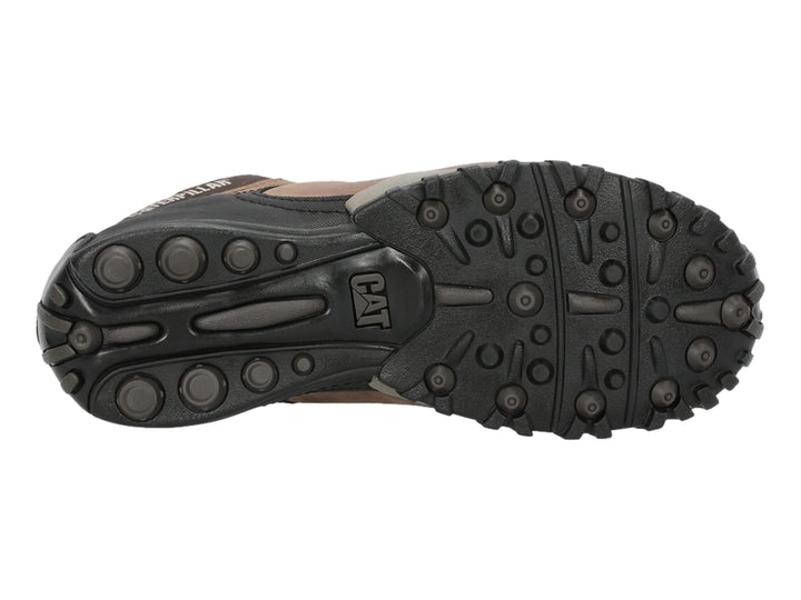 Bota de trabajo Caterpillar color marrón oscuro con refuerzos negros y suela antideslizante.