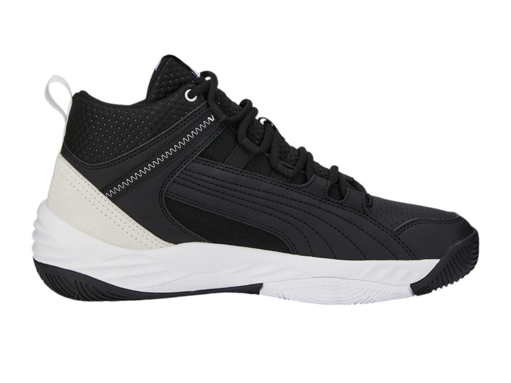Tenis de baloncesto PUMA Rebound Future Evo Core en color negro con suela y talón blanco.