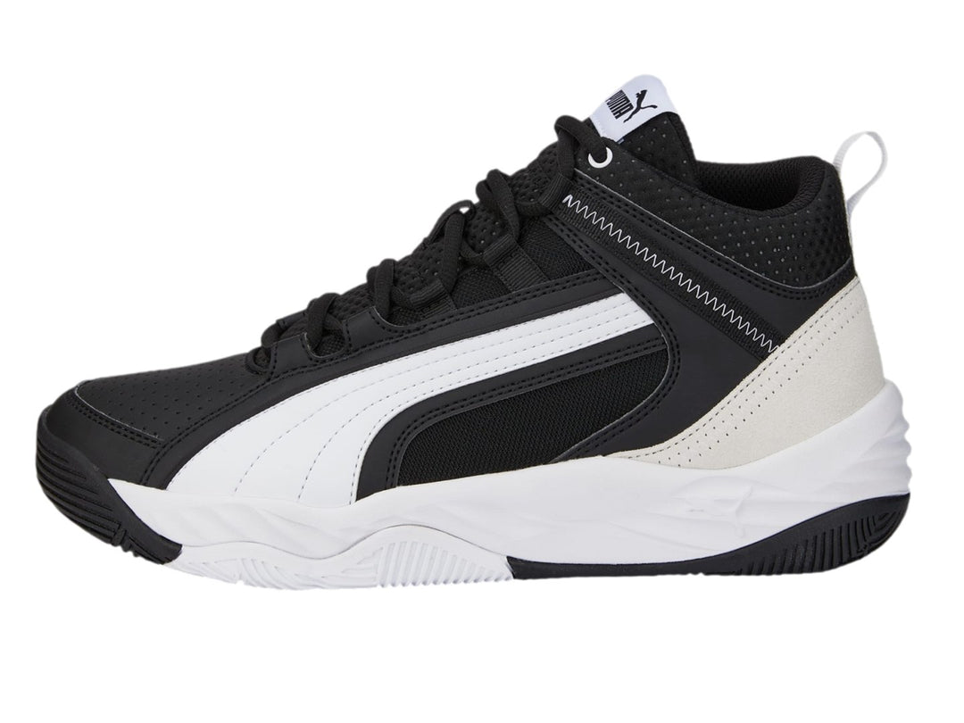 Tenis de baloncesto PUMA Rebound Future Evo Core en color negro con suela y talón blanco.