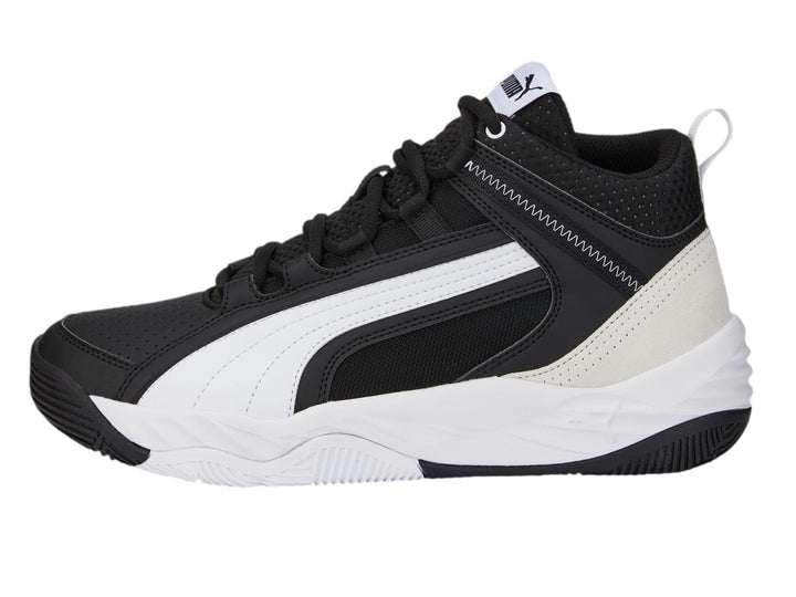 Tenis de baloncesto PUMA Rebound Future Evo Core en color negro con suela y talón blanco.