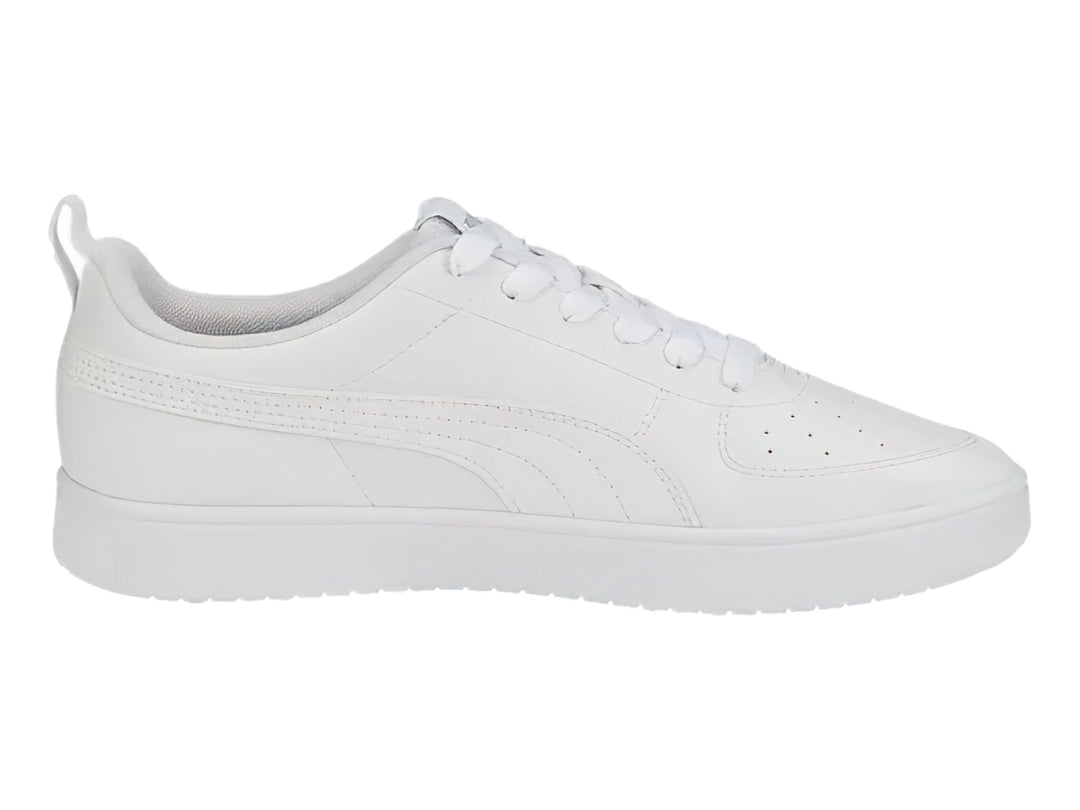 Tenis Puma Rickie en color blanco total, vista lateral.