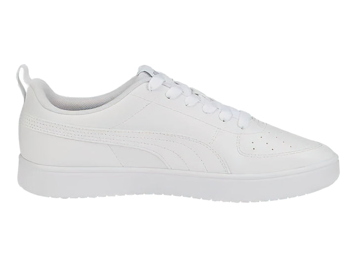 Tenis Puma Rickie en color blanco total, vista lateral.