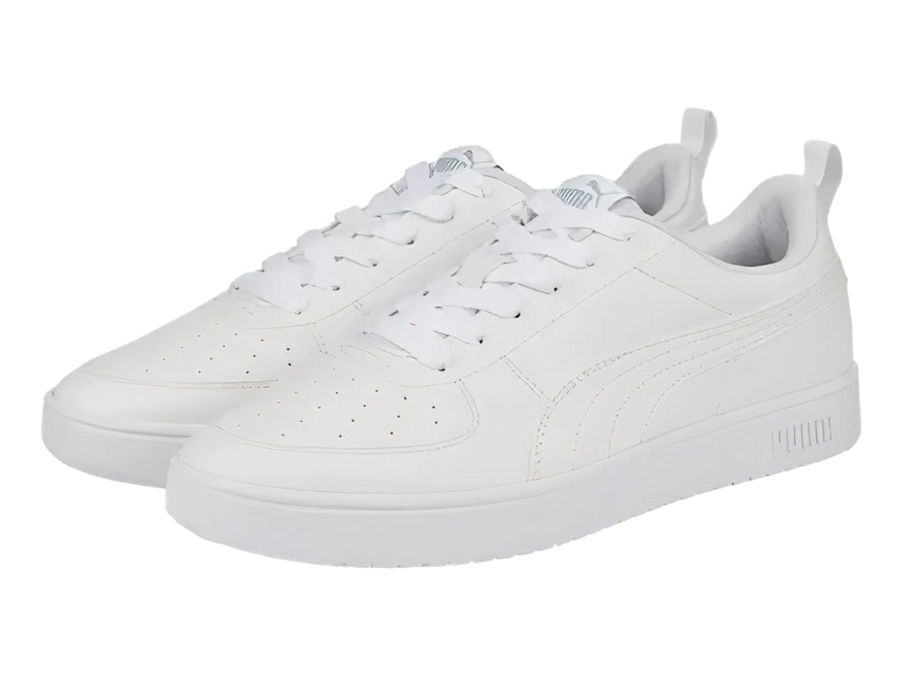 Tenis Puma Rickie en color blanco total, vista lateral.