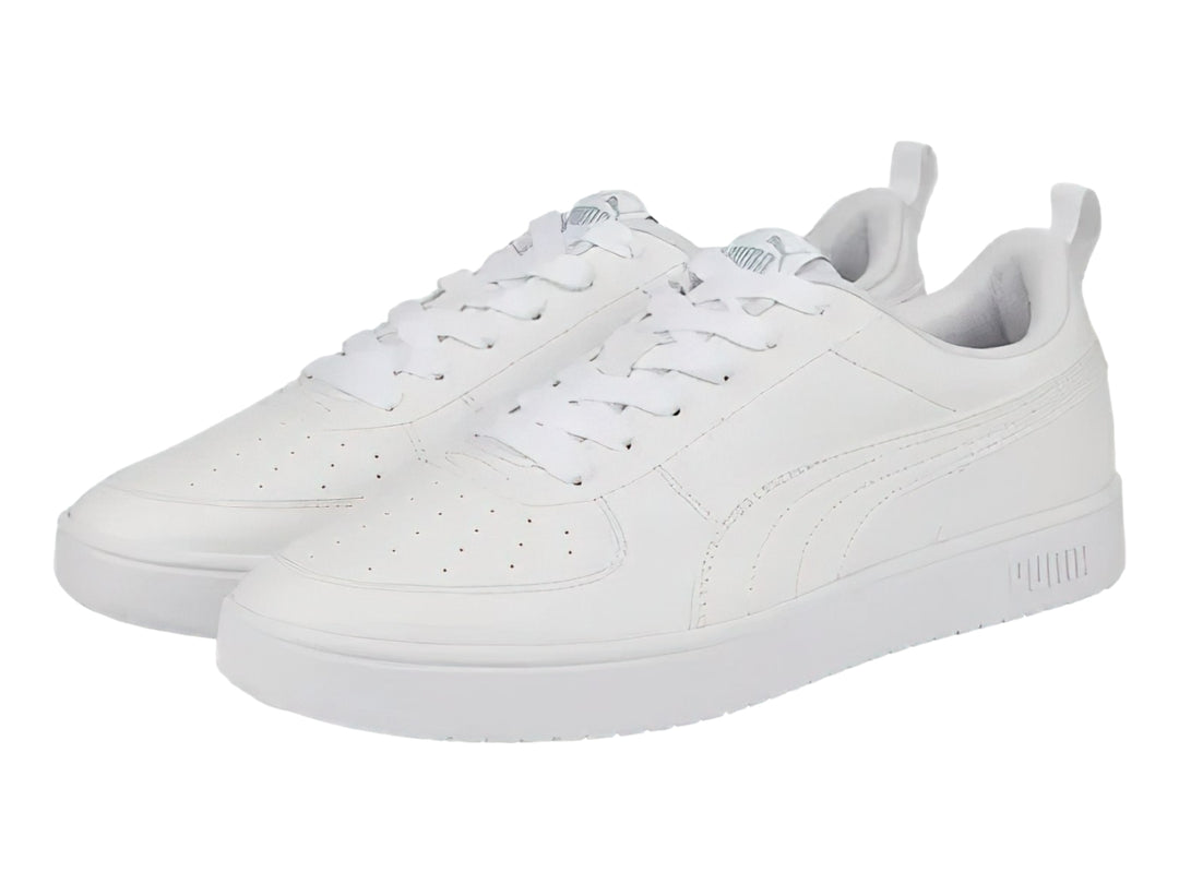 Tenis Puma Rickie en color blanco total, vista lateral.