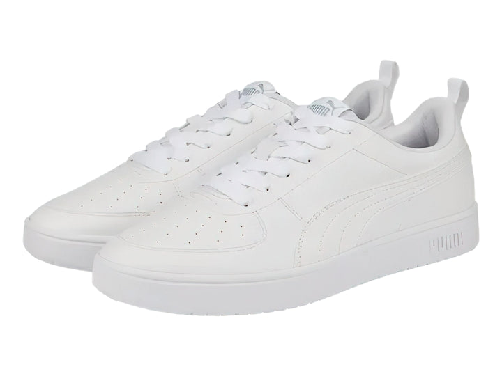 Tenis Puma Rickie en color blanco total, vista lateral.