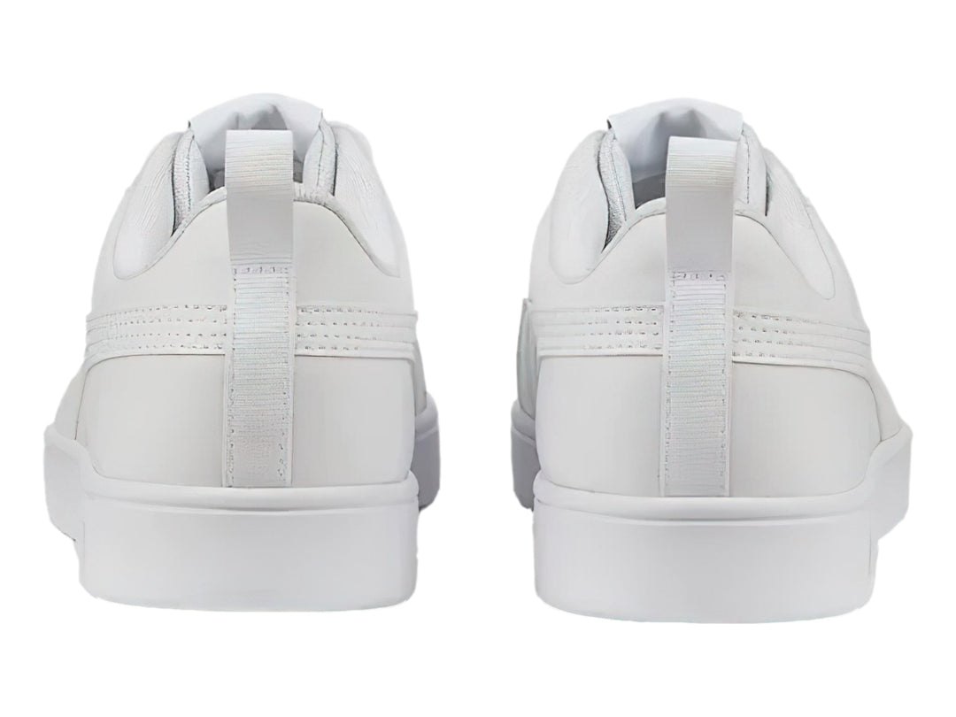 Tenis Puma Rickie en color blanco total, vista lateral.