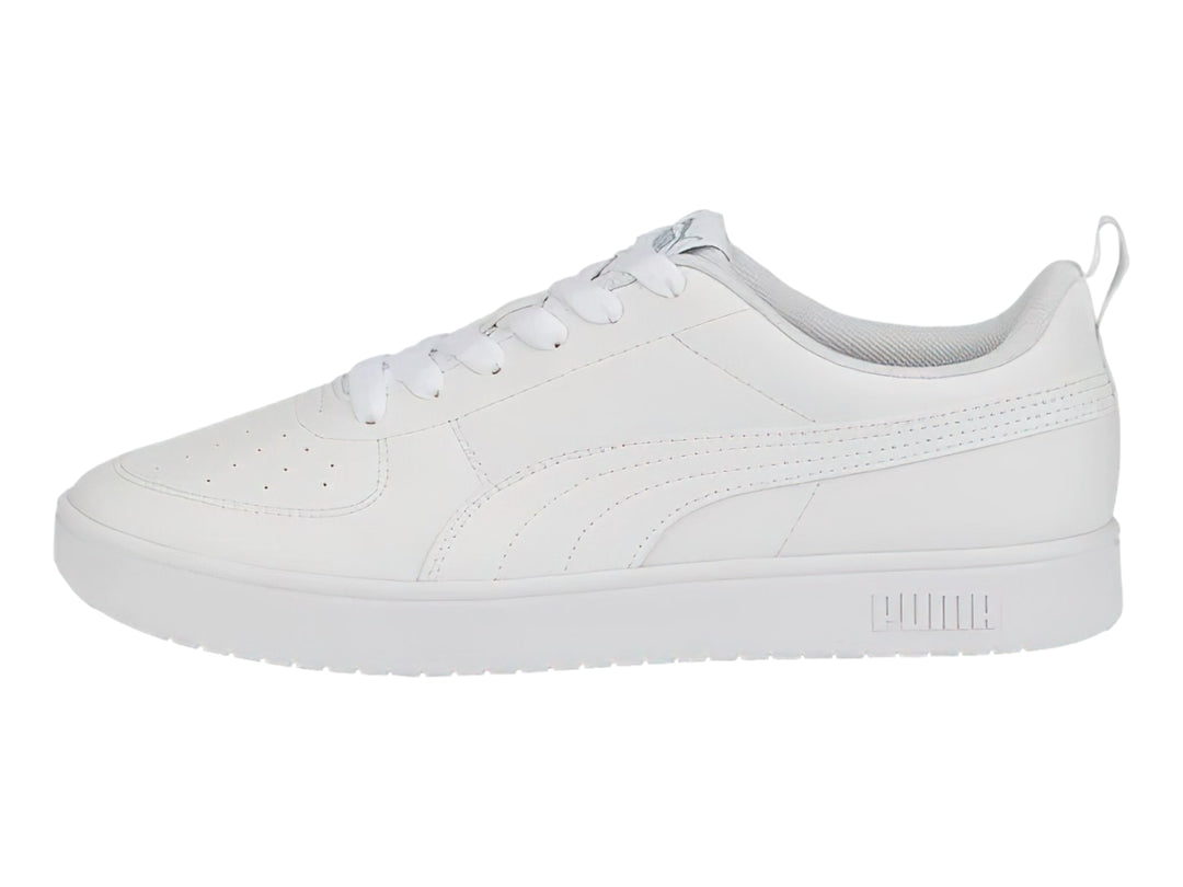 Tenis Puma Rickie en color blanco total, vista lateral.