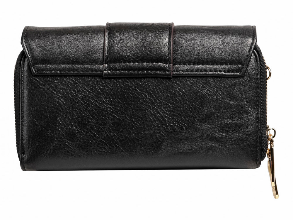 Bolso estilo cartera color negro con herrajes dorados y logotipo circular central.