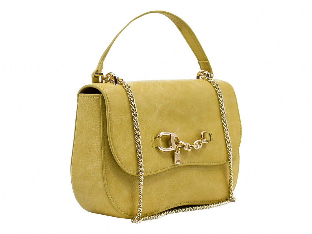 Bolso de color limón con asa corta y correa de cadena dorada, diseño rectangular con solapa.