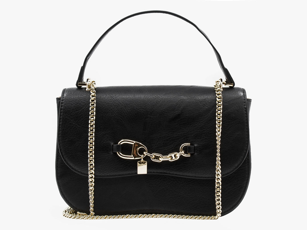 Bolso de hombro color negro con asa superior y correa de cadena dorada con detalle decorativo frontal.