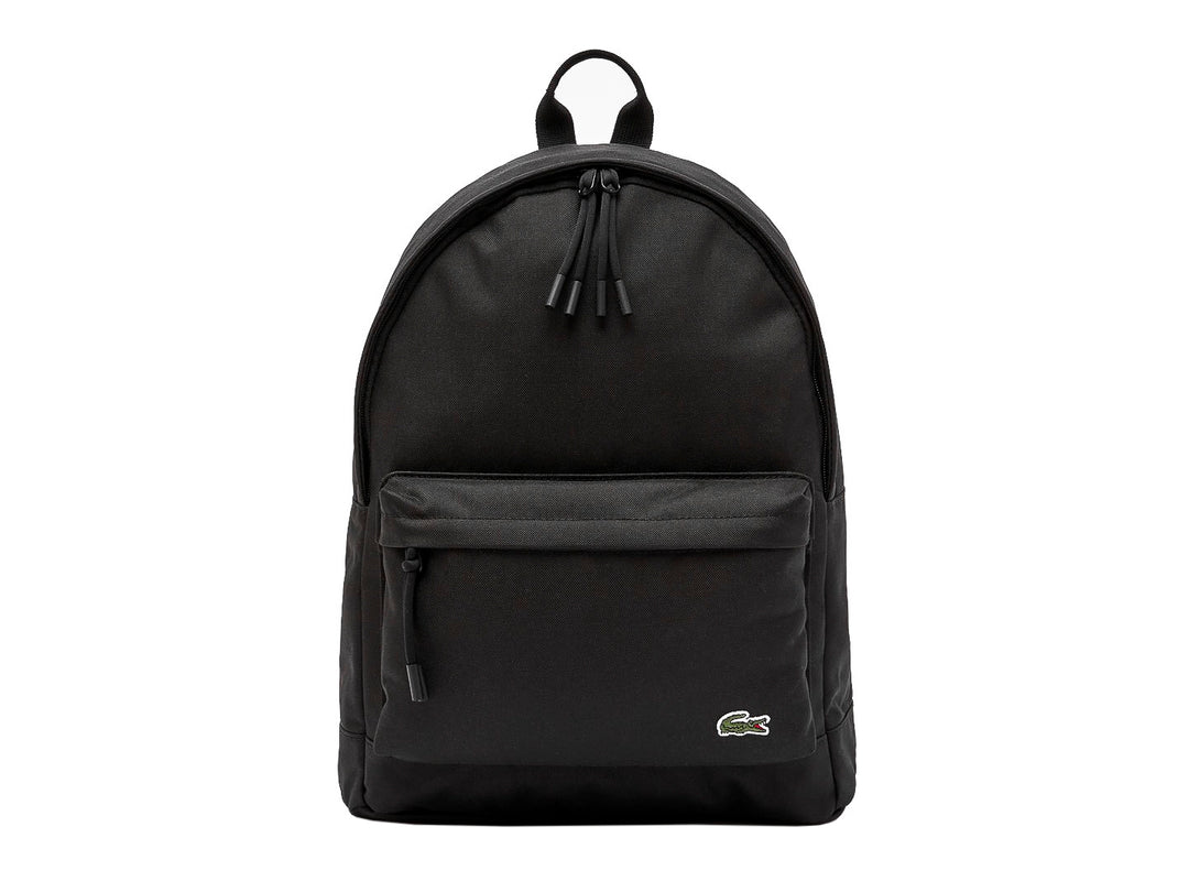 Mochila escolar Lacoste color marino con bolsillo frontal y logotipo del cocodrilo.