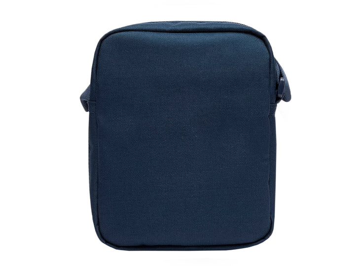 Bolso bandolera Lacoste color azul marino con correa ajustable y logotipo del cocodrilo en la parte inferior.
