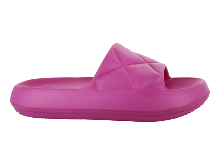 Sandalia deslizante color fucsia con diseño acolchado en la correa.
