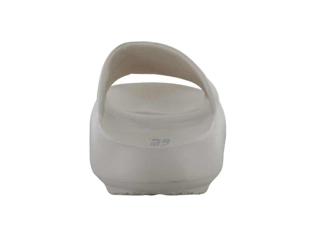 Sandalia slide color latte con correa acolchada y suela ancha.