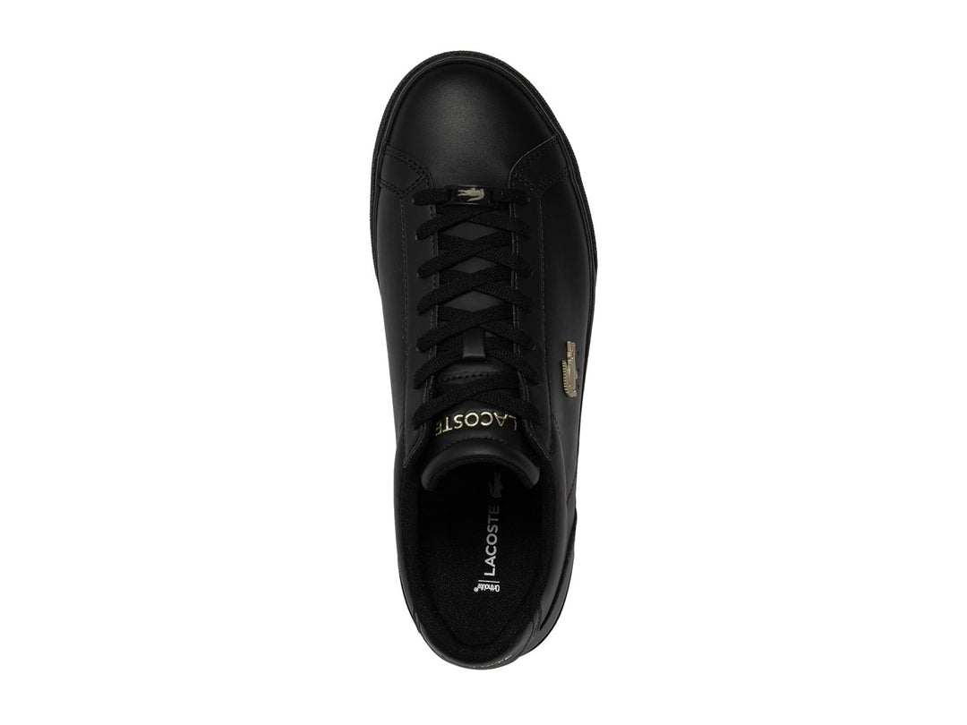 Tenis Lacoste color negro con logotipo dorado en el lateral y suela negra.