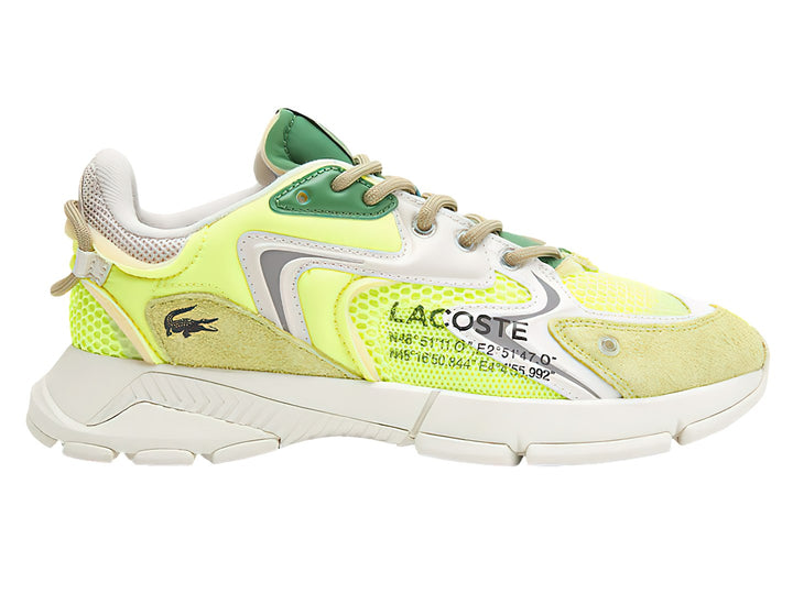 Tenis deportivos Lacoste L003 Neo en color amarillo y blanco con detalles en verde y beige.