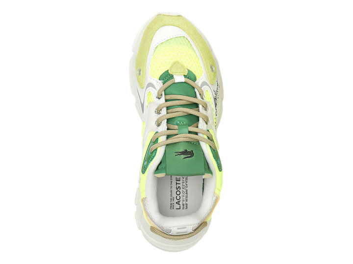 Tenis deportivos Lacoste L003 Neo en color amarillo y blanco con detalles en verde y beige.