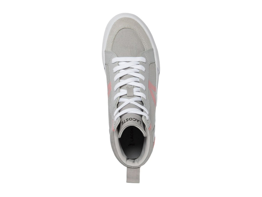 Tenis Lacoste de corte medio en color gris con detalles rosas y suela blanca.