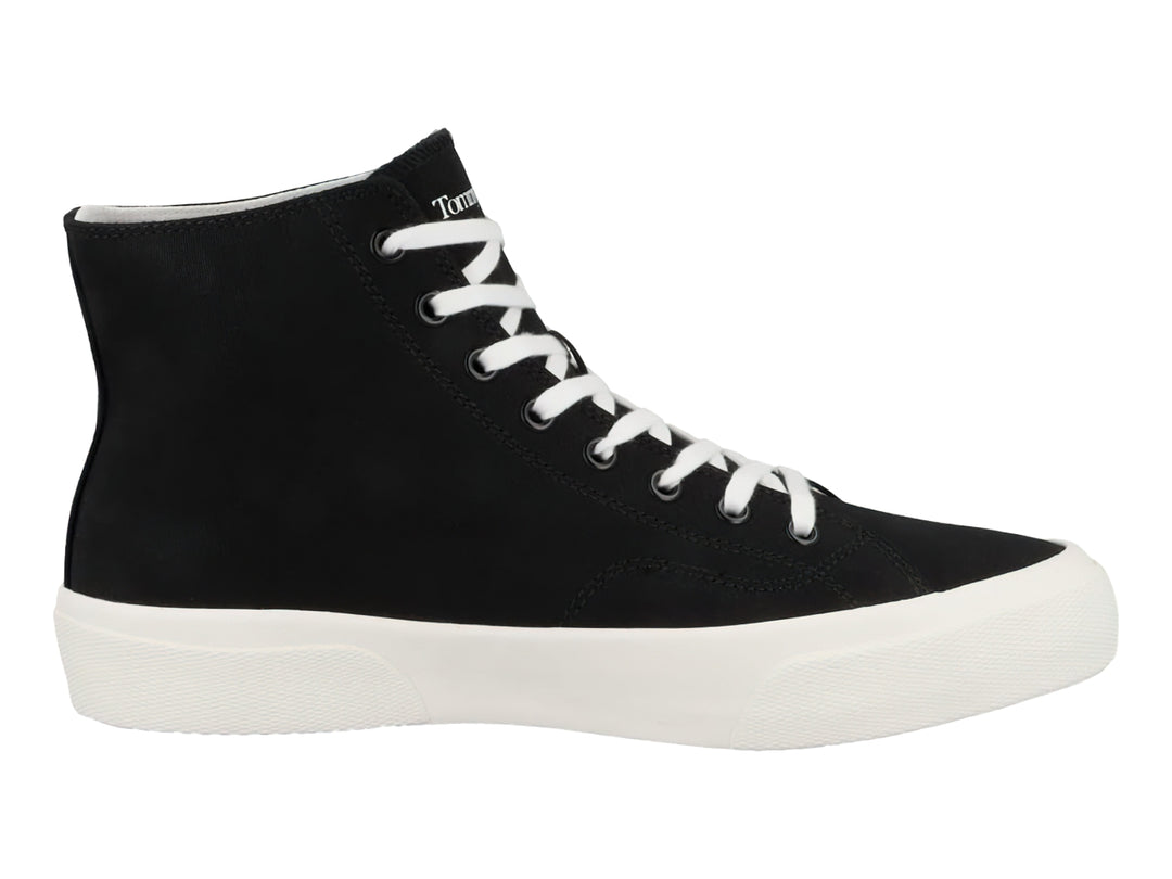 Tenis Tommy Jeans de corte medio en color negro con agujetas y suela blanca.