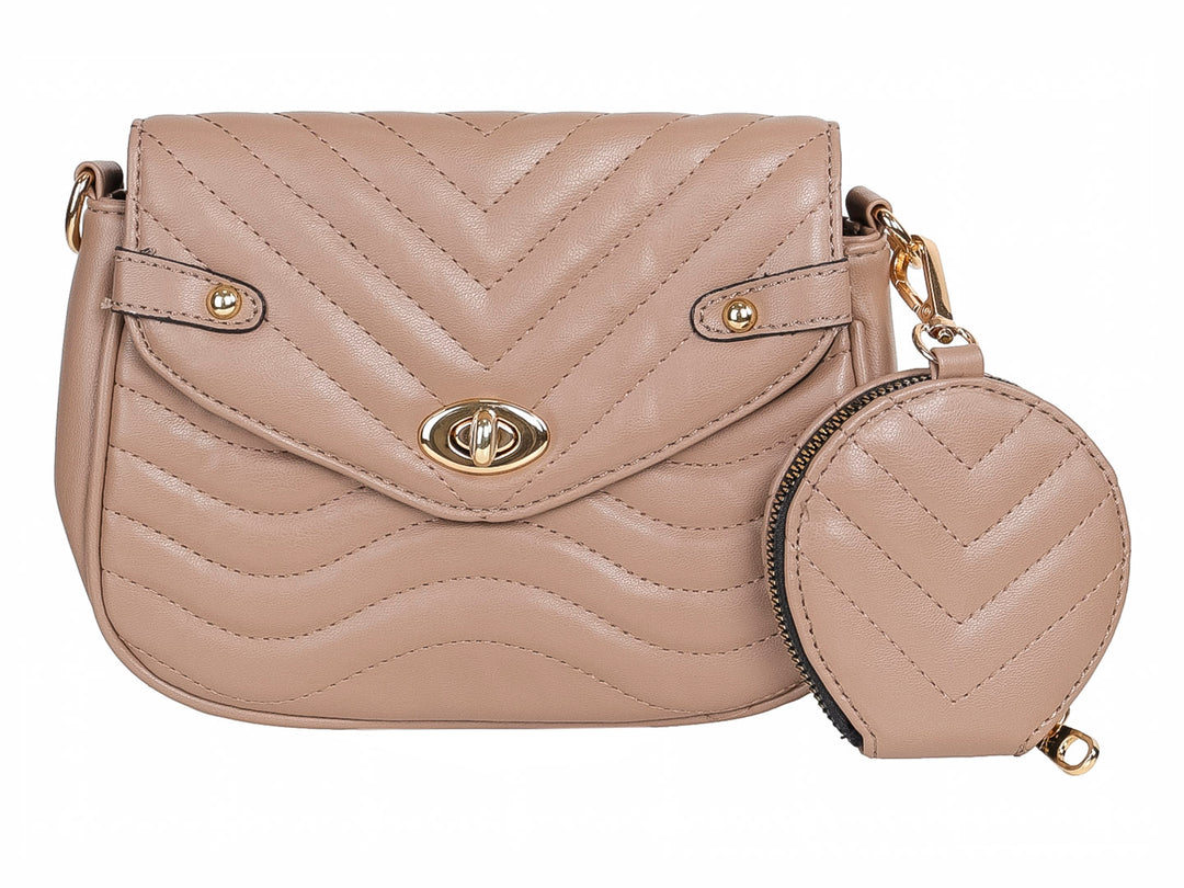 Set de bolso de hombro y monedero circular en color taupe con diseño acolchado en chevron y detalles dorados.
