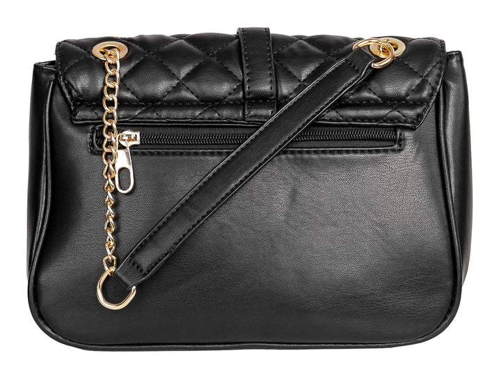Bolso de hombro color negro con diseño acolchado en rombos, cierre metálico plateado y asa de cadena dorada.