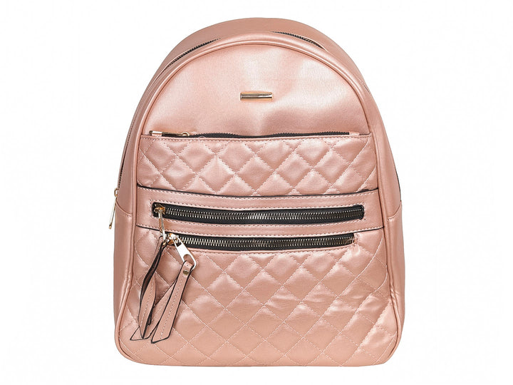 Mochila color rose gold con diseño acolchado y cierres frontales.
