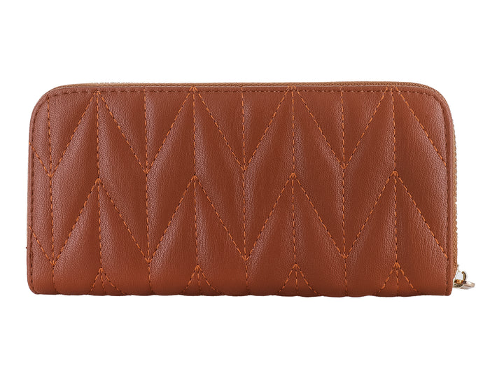 Cartera marrón con diseño acolchado en V y placa metálica de la marca FELIANNA.