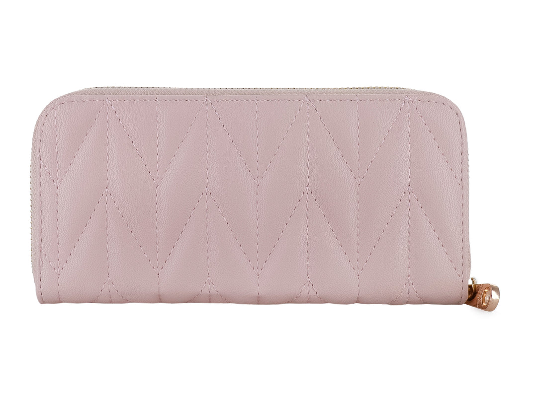 Cartera rosa de la marca Felianna con diseño acolchado en forma de chevron y cierre metálico.